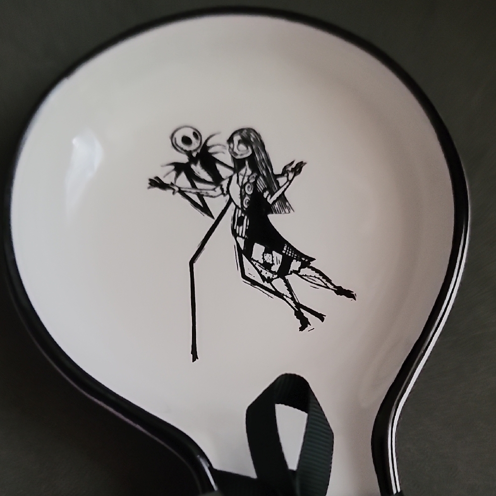 Rae Dunn X Nightmare Before Christmas Jack and Sally Spoon Rest - Picture 2 of 4